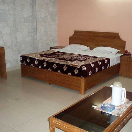 Hotel Ashoka International Νέο Δελχί Εξωτερικό φωτογραφία